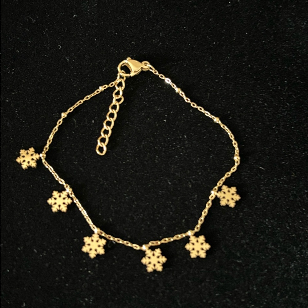 Dainty Dangling Snowflake Bracelet-NWT